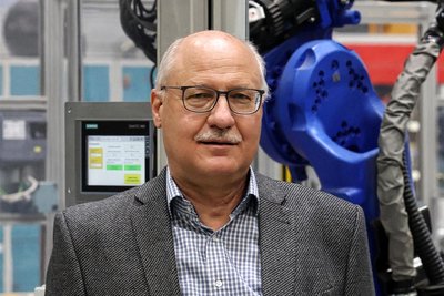 Thomas Schweikart, Standortleiter von Geberit in St. Egidien, lobt seine Mitarbeiter für ihren Einsatz. Trotz der Sperrungen habe es keinen Produktionsausfall gegeben.