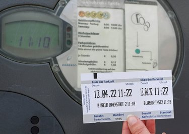 Die Automaten in der Innenstadt sind umgestellt worden, sodass das Parken für zwölf Minuten gebührenfrei ist. 
