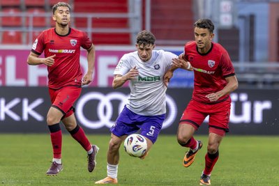 Der junge Mittelfeldspieler ist laufstark und scheut keinen Zweikampf. Spielbeobachter bezeichnen den Fußballer im positiven Sinne als Zerstörer. Lange kam er jedoch nicht über die Rolle des Ergänzungsspielers hinaus – und leistete sich wie etwa gegen Havelse einige schlechte Auftritte. Erst im Saisonendspurt zeigte die Formkurve nach oben. .