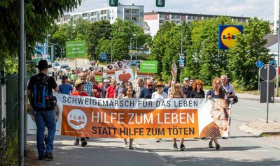 Der Zug des Schweigemarsches.