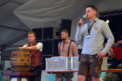 Mit dem alljährlichen „Oktoberfetzt“ haben sich Martin Trinks (rechts) und der Jugendclub Börnichen einen Namen gemacht.