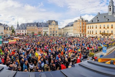 Etwa 2700 Menschen folgten Ende September einem Protest-Aufruf von Unternehmern in Annaberg. Am Dienstag gibt es die zweite Auflage. Zeitgleich wird auch in Schwarzenberg demonstriert. 