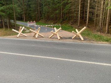 Drei der vier Absperrungen wurden gestohlen. 