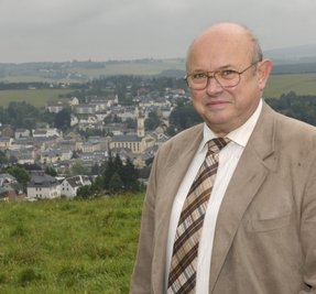18 Jahre hat Karl-Heinrich Hoyer die Geschicke seiner Heimatstadt Markneukirchen geleitet. Das Foto entstand zum Amtsabschied 2008.