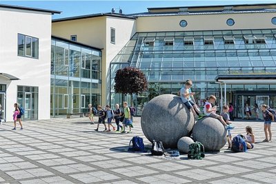 Das Cottagymnasium Brand- Erbisdorf lädt am Freitag zum Besuch ein. 