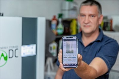 Thomas Galemann steuert die Anlage komplett übers Smartphone.