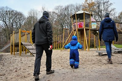 Kletteranlage auf dem Spielplatz im Chemnitzer  Küchwaldpark. Dem Herzstück der weitläufigen Anlage ist ihr Alter mittlerweile anzusehen.
