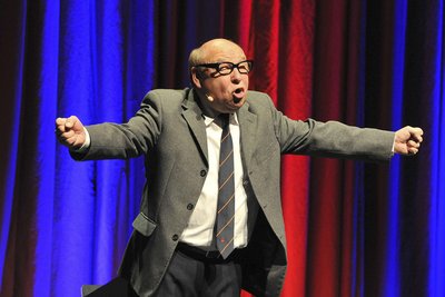 „Noch’n Gedicht“: Hans-Joachim Heist lässt den Komiker Heinz Erhardt auferstehen.