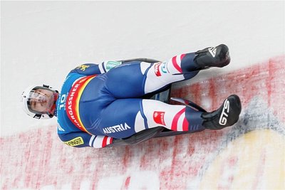 Nach zwei perfekten Läufen Weltmeister im Herreneinzel: Jonas Müller aus Österreich, der Lokalmatador Max Langenhan hinter sich ließ.