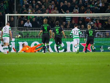 Torwart Yann Sommer sprang ins falsche Eck.