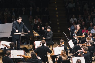 Der Pianist Lang Lang spielte mit dem Gewandhausorchester unter Andris Nelsons das 2. Klavierkonzert von Camille Saint-Saëns.