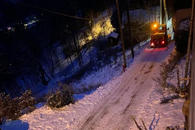 Ehe der aus Bayern zugezogene Mann die Alm zum scheinbar rechtsfreien Raum machte, fuhr regelmäßig der Winterdienst auf den Berg, sagen die Anwohner.