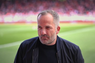 Noch ist unklar, ob Manuel Baum Trainer des FC Augsburg bleibt.