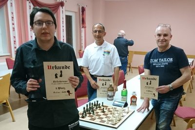 Felix Bräuer, Mario Haustein und Bert Zimmermann (von links) belegten beim Jubiläumsturnier die Plätze 1 bis 3.