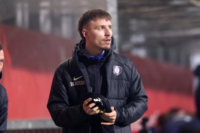 Auch er kam über die Rolle des Ergänzungsspielers nicht hinaus und blieb bei seinen Einsatzmöglichkeiten eher blass und unauffällig. Eine Torbeteiligung in 23 Ligapartien sind zu wenig, um sich bei einem Drittligisten mehr Spielzeit auszurechnen. Auch für ihn war die 3. Liga zu viel des Guten. .