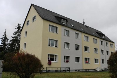 Ein Haus der Wohnungsbaugesellschaft Plauen-Land in Weischlitz.