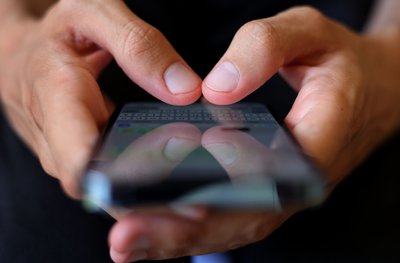 Bei Problemen die KI fragen? Was mitunter sinnvoll sein kann, ist bei steuerlichen Sachverhalten eher eingeschränkt zu empfehlen.