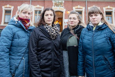 Anja Schmidt, Christina Horlbeck, Laura Rödel und Jenny Morenz (von links) sind Mütter. Die geplante Erhöhung der Kita-Beiträge sehen sie kritisch.
