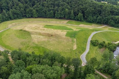 Blick auf die sanierte Hakenkrümme bei Aue.