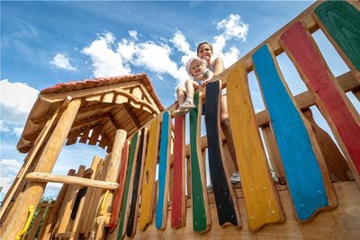 Die Kletterburg zählt zu den Attraktionen des neuen Köthensdorfer Spielplatzes.