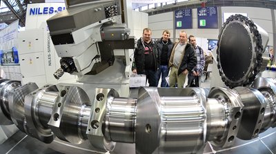 Die Chemnitzer Firma Niles Simmons gehört zu den Maschinenbauern, die weltweit mit Produktion und Service vertreten sind.