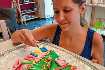 Für Ulrike Schiller vom "Honigkuchenpferd" sind die Tage vor dem Schulanfang besonders stressig.