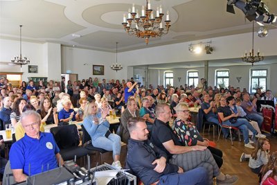 Zum Lustspiel „Willkommen in der Anstalt“ war der Bürgersaal voll besetzt.