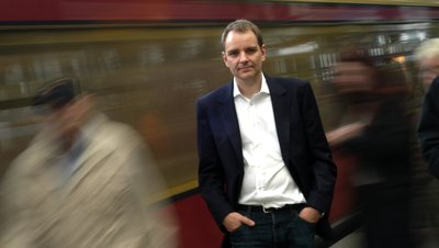 Stellt in seinen Thrillern grundsätzliche Fragen über die Welt: Karl Olsberg. 