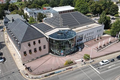 Die Lesung findet am 9. November ab 19 Uhr in der Stadthalle statt. Karten gibt es in der Stadtbibliothek.