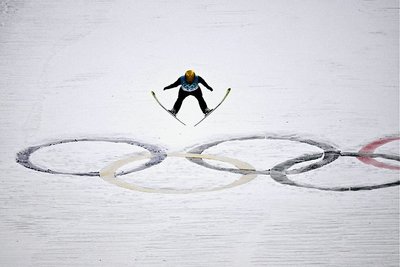 Eric Frenzel bei den Winterspielen in Peking. Die Nordische Kombination könnte unter Umständen 2030 aus dem Olympiaprogramm fliegen. 