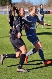 Mit den Fußballerinnen des 1. FC Sonthofen ist Anne Winkler (l.) am letzten Spieltag der Bezirksliga Schwaben noch auf den 2. Platz geklettert. Sie erzielte in dieser Saison 9 Treffer.