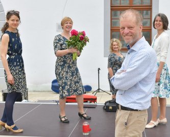 Generalmusikdirektor Jörg Pitschmann - hier nach einem Konzert mit Musikern der Mittelsächsischen Philharmonie im vorigen Sommer auf dem Freiberger Obermarkt - verlässt das Freiberger Theater.