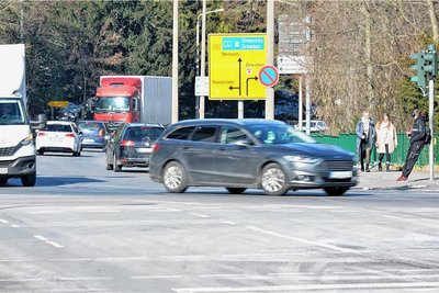 Ab dieser Kreuzung der B 101/Leipziger Straße in Höhe Kreuzteich bis Kleinwaltersdorf soll die Bundesstraße gebaut werden. 