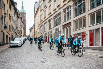 Hier war es noch trocken: Der EPR bei der Fahrt durch Annaberg.