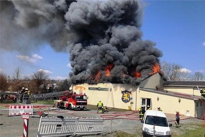 Die Halle war bei einem Brand Ende April zerstört worden.