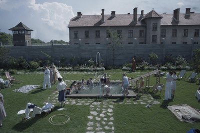 Eine Szenenfoto aus dem Film „The Zone of Interest“.