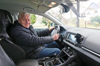 83-Jähriger aus Crimmitschau sauer: Blitzer-Falle vor dem Tempo-30-Ende in Dänkritz? - Jürgen Kaden fährt auch mit 83 Jahren noch gern Auto. Besonders oft ist der rüstige Senior auf der wichtigen Verbindungsstraße zwischen Crimmitschau und Zwickau unterwegs.