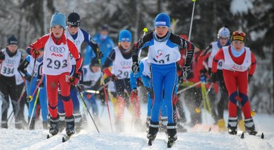 Bei den Landesjugendspielen - hier der Massenstart der Skilangläufer in Altenberg - verdienen sich junge Talente ihre ersten Sporen.