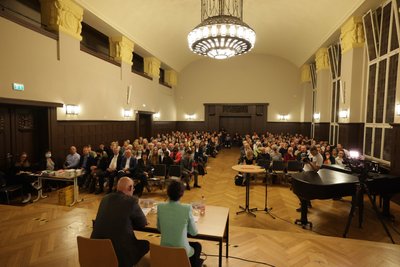 Fast zwei Stunden lang sprach die Politikerin in der Aula über ihr Politikverständnis und Demokratie.