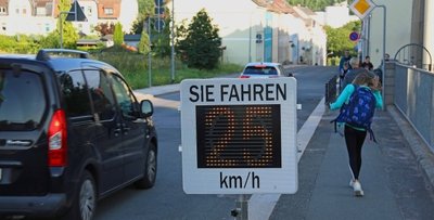 Die meisten Fahrzeugführer hielten sich an die vorgeschriebene Höchstgeschwindigkeit von 30 km/h.