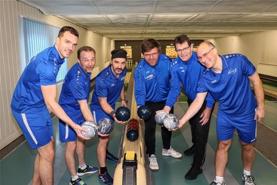 Die Aufsteiger von Blau-Weiß Chemnitz: Sebastian Lorenz, Silvio Schreiter, Michael Spiegler, Marcel Tietze, Manfred Lang und Sven Harand (v.li.).