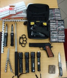 Die Bundespolizei hatte am Wochenende gut zu tun. Sie stellte unter anderem mehrere Waffen sicher.