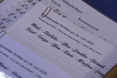 Wer kann das lesen? Die ersten drei Begriffe: Mus, Nudeln, Ofen.