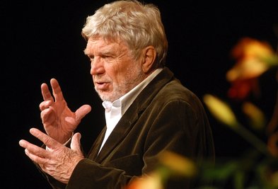 
              <p class="artikelinhalt">Hardy Krüger im Kulturforum "Stadtpark" in Frankenberg.</p>
            