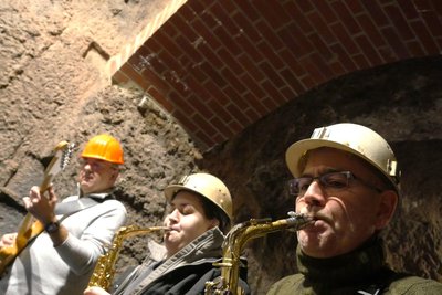 Die Bläser des „Ottendorfer Brass- und Swingorchesters“ brachten den Stollen zum Klingen.