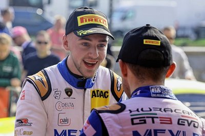 Der Dresdner Maximilian Paul (l.) freute sich mit Marco Mapelli vom Team Paul Motorsport über den dritten Platz im Rennen vom Sonntag.
