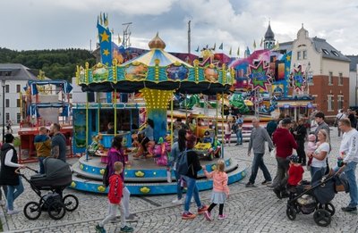Wer Lust auf Riesenrad, Karussell oder Break Dance hatte, war auf dem Postplatz in der Innenstadt genau richtig.