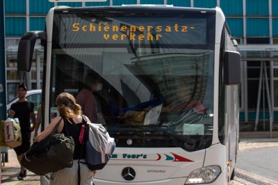 Wegen der anstehenden Baumaßnahmen muss der Zugverkehr in Werdau mehrfach komplett eingestellt werden.