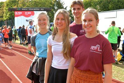 Margarete Erfurt, Clara Hertzsch, Fabio Liebernickel und Melissa Grießbach (v. l.) fliegen am 30. September mit nach Nepal.