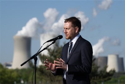 Sachsens Ministerpräsident Michael Kretschmer (CDU) vor der gemeinsamen Kabinettssitzung von Brandenburg und Sachsen in Boxberg.